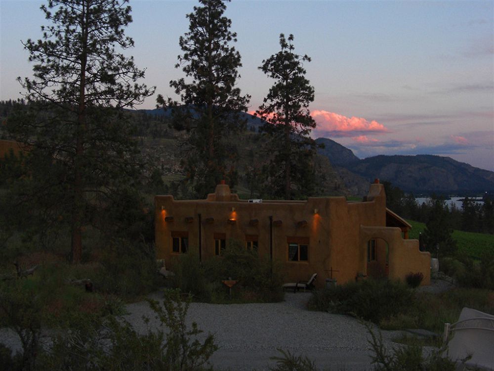 Bighorn Ridge Guesthouse Okanagan Falls Exterior photo